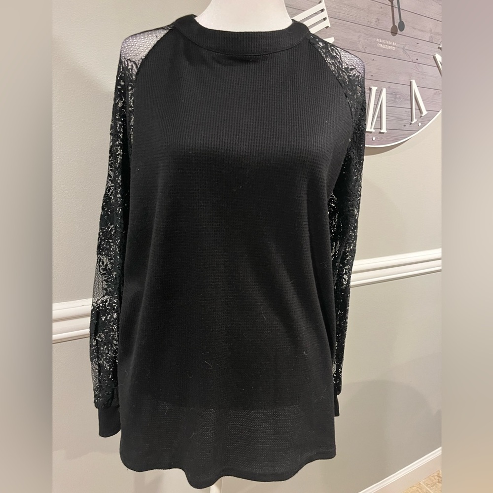 Women's Black Lace Long Sleeve Top - So pretty on! NWOT Size Med…